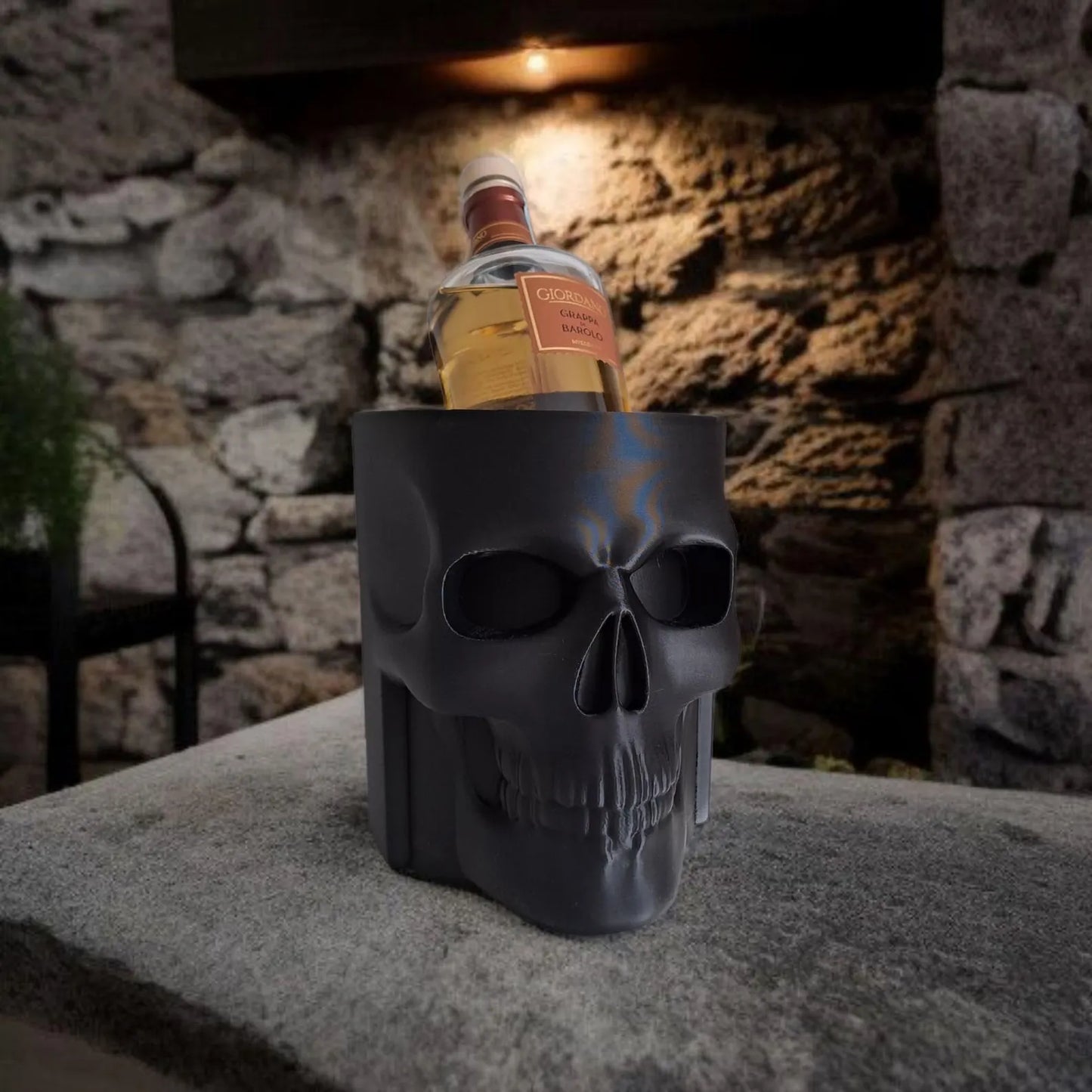 Suport și răcitor pentru sticle de whisky cu craniu – Decor de bar gotic (imprimat 3D)