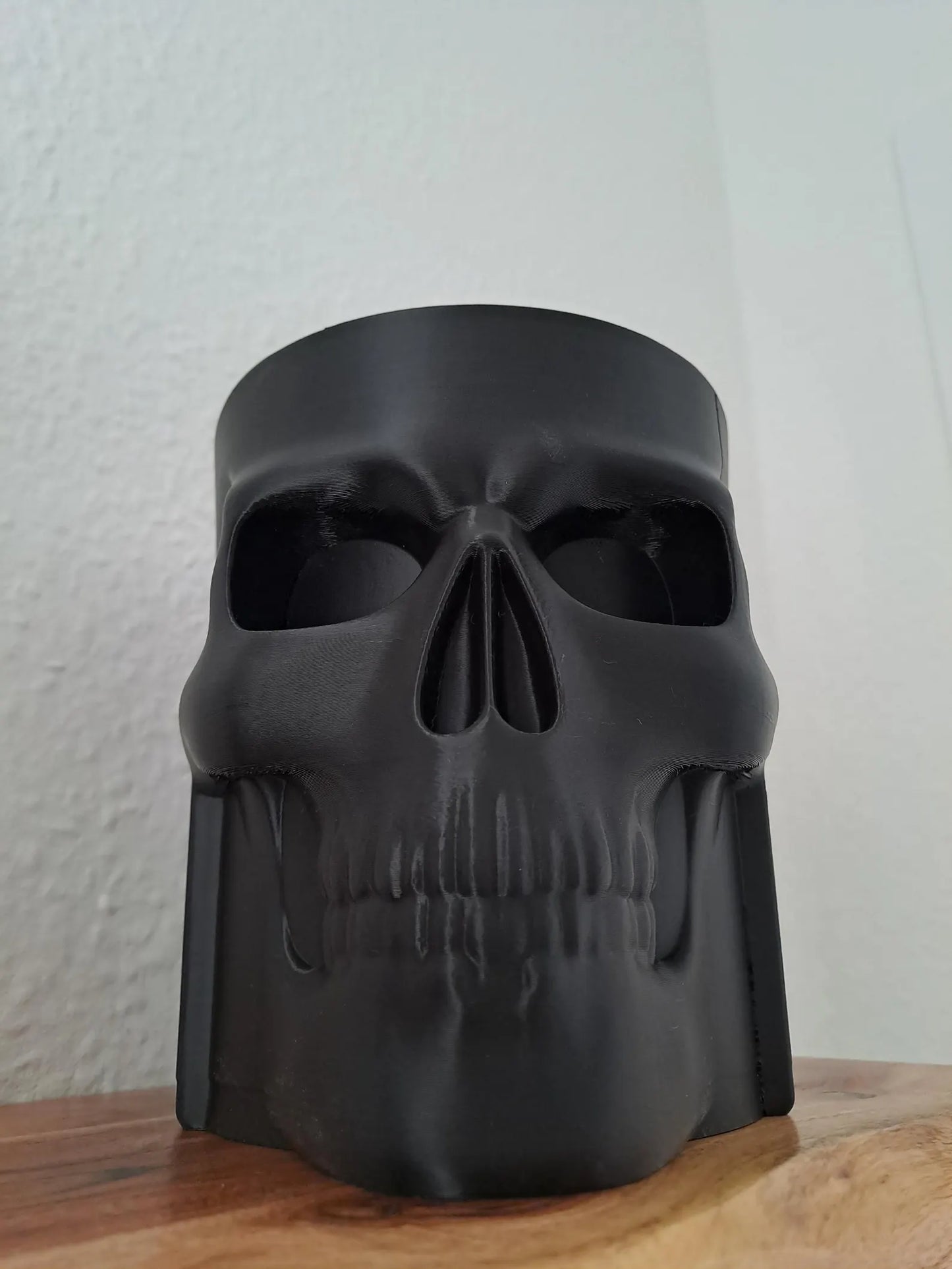 Suport și răcitor pentru sticle de whisky cu craniu – Decor de bar gotic (imprimat 3D)